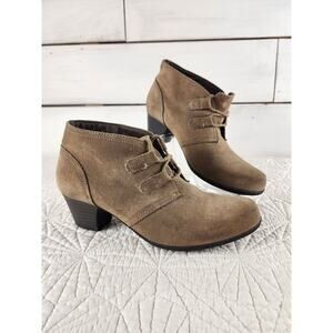 Clarks Suede Ankle Boots Womes Size US 6.5 Cottagecore Booties